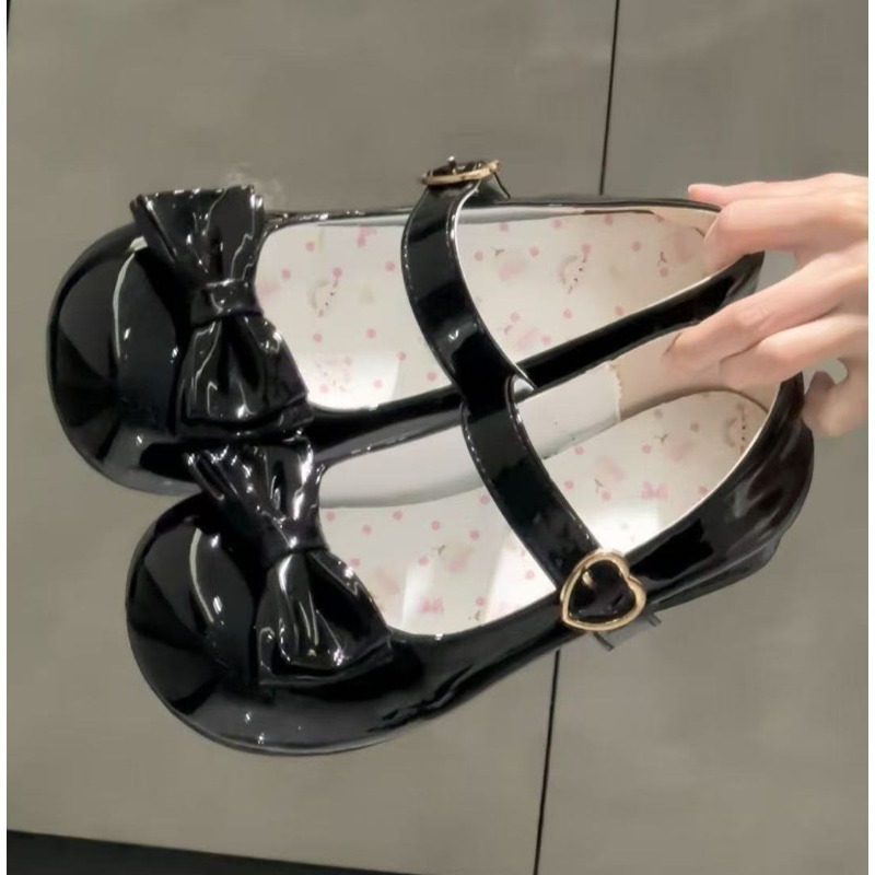 Leather Classic Strap - รองเท้าสไตล์โลลิต้าแบบหวานน่ารัก ประดับโบว์ หัวมน ปากตื้น รองเท้าแบบสวมสำหรับผู้หญิง รองเท้าหนังแบบแมรี่เจน