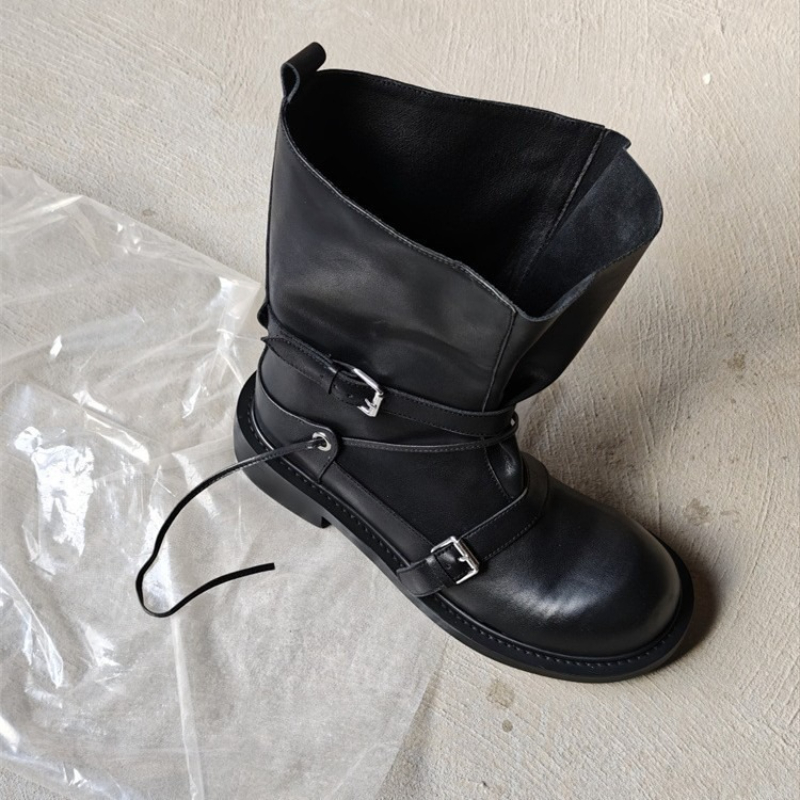 Leather Classic Strap - รองเท้าบูทหุ้มข้อกลางแบบมีหัวเข็มขัดสไตล์เรโทรสำหรับผู้หญิง พื้นหนา ช่วยให้ขาดูเรียว รองเท้าบูทสไตล์นักรบอเนกประสงค์ รองเท้าบูทสำหรับขี่มอเตอร์ไซค์